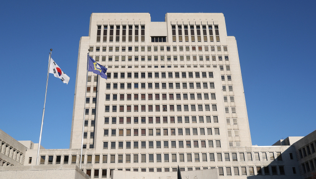 대법 “남북 교류 중 김정일 찬양 편지·조화, 국가보안법 위반 아냐”