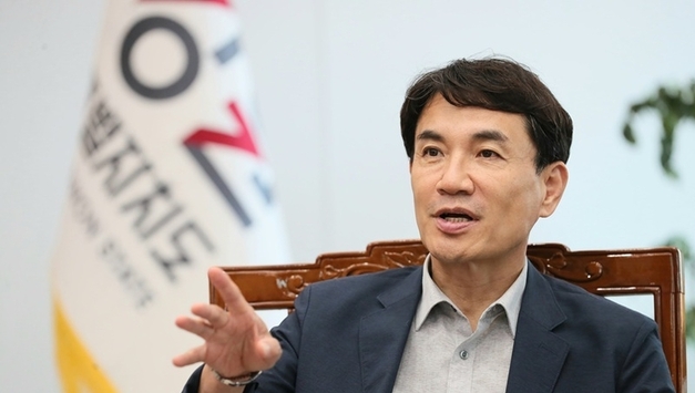 김진태 강원지사, 직무수행 평가 민선8기 첫 3위…6개월 연속 상승세