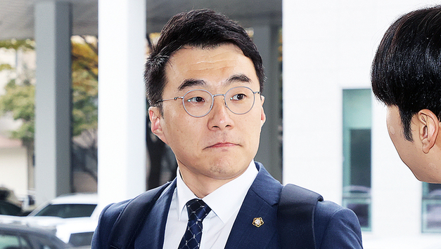 코인·현지누나 인사청탁 논란 김남국 복귀.. 민주당 “윤리 마비” 역풍